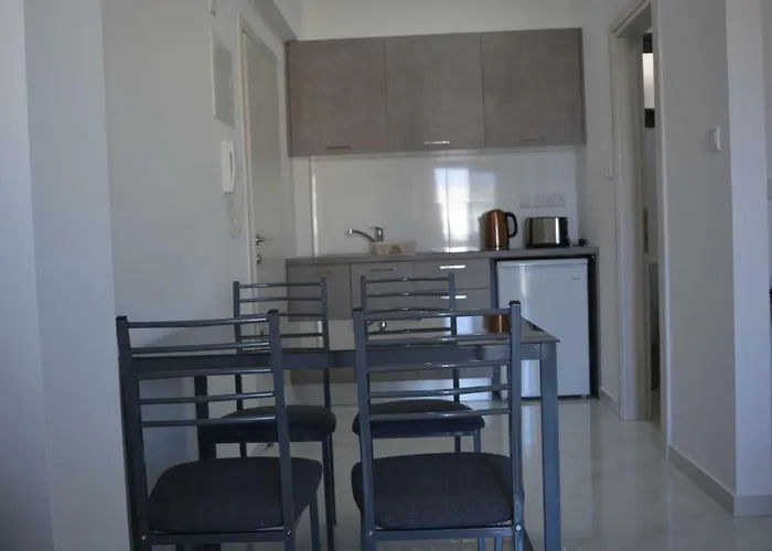 P.L Hermes Studios & Apartments