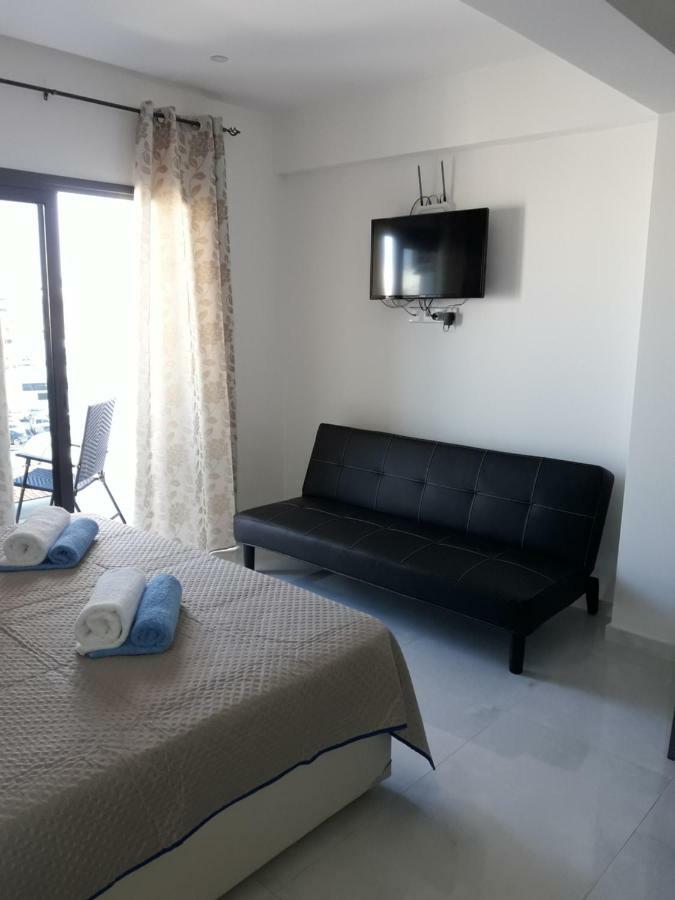 P.l Hermes & Apartman *